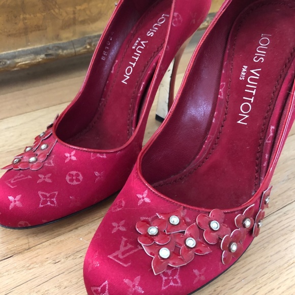 Limited Edition Louis Vuitton Red LV Print Pumps - Picture 5 of 6